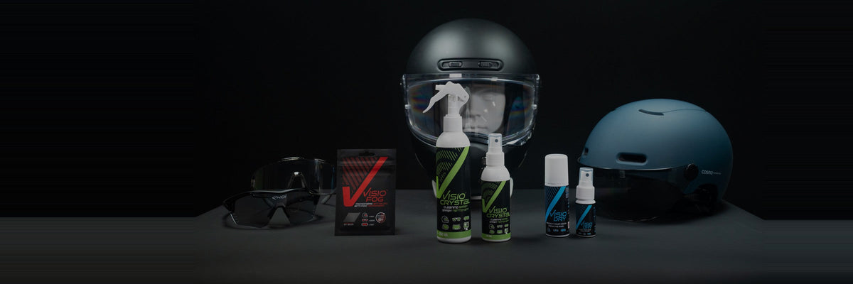 Gamme VisioDry : spray anti-pluie, lingette anti-buée VisioFog et nettoyant VisioCrystal pour visière et lunettes