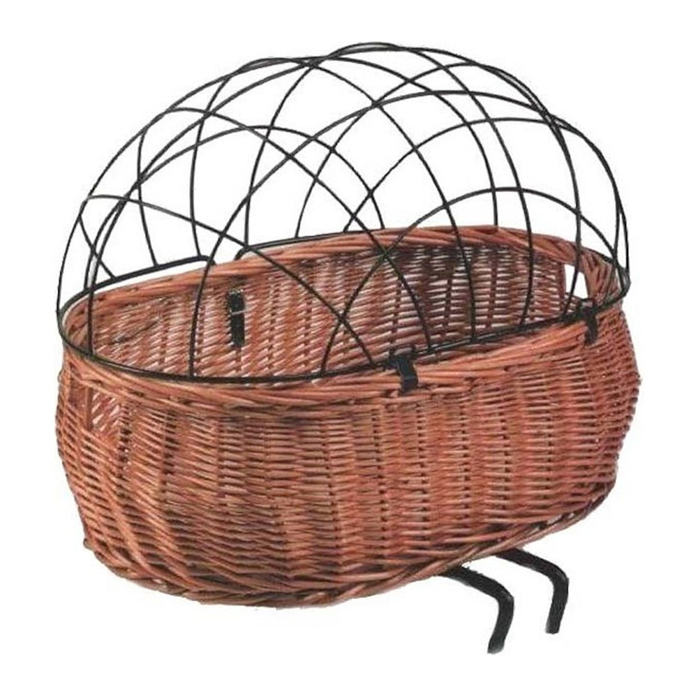 Grille de protection pour panier à chien Basil – Pluto, dôme en treillis – le dome Pluto en place sur un panier a chien en osier