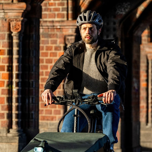Casque Kask Mojito³ porté à vélo cargo en ville