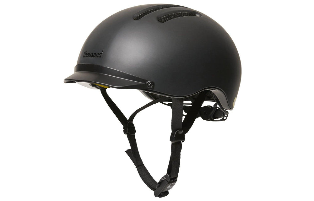 Casque Vélo Thousand Chapter Racer Noir Vue de 3/4 Avant Effet Porté