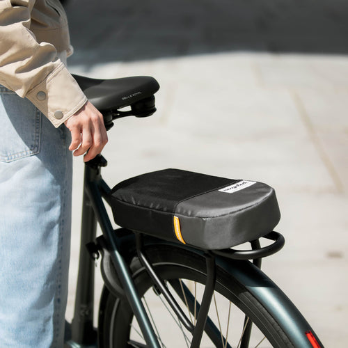 Coussin de porte-bagages Urban Proof recyclé posé sur un vélo