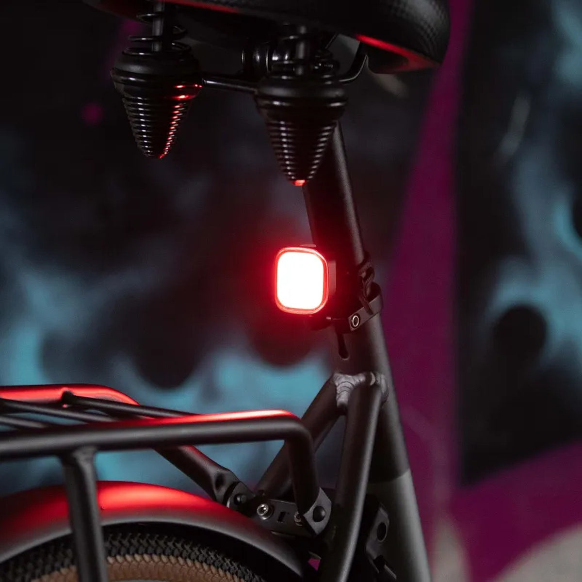 Éclairage Urban Proof Power Bike monté sur tige de selle