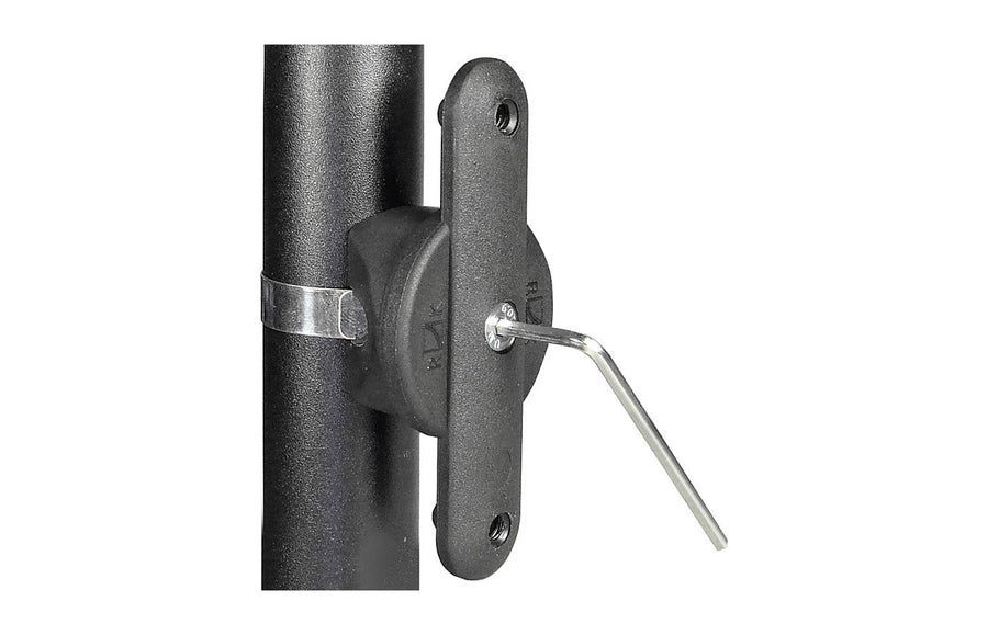 Fixation Bottlefix KlickFix serree sur un tube de cadre