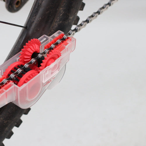Mangiacatena Effetto Mariposa en place pour nettoyer une chaîne de vélo sans la démonter