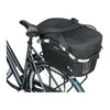 Panier arrière isotherme vélo Basil Classic Carry All MIK 18 L coloris Noir – detail du montage sur le porte-bagages