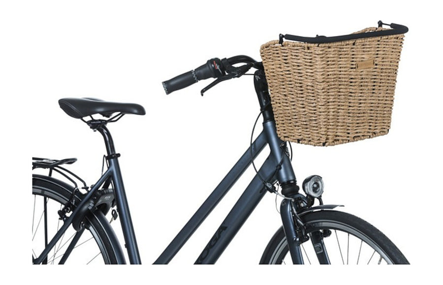 Panier Basil Bremen monte sur un guidon