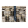 Panier avant vélo Basil Dax L rotin avec couvercle coloris Gris – detail de la sangle en cuir