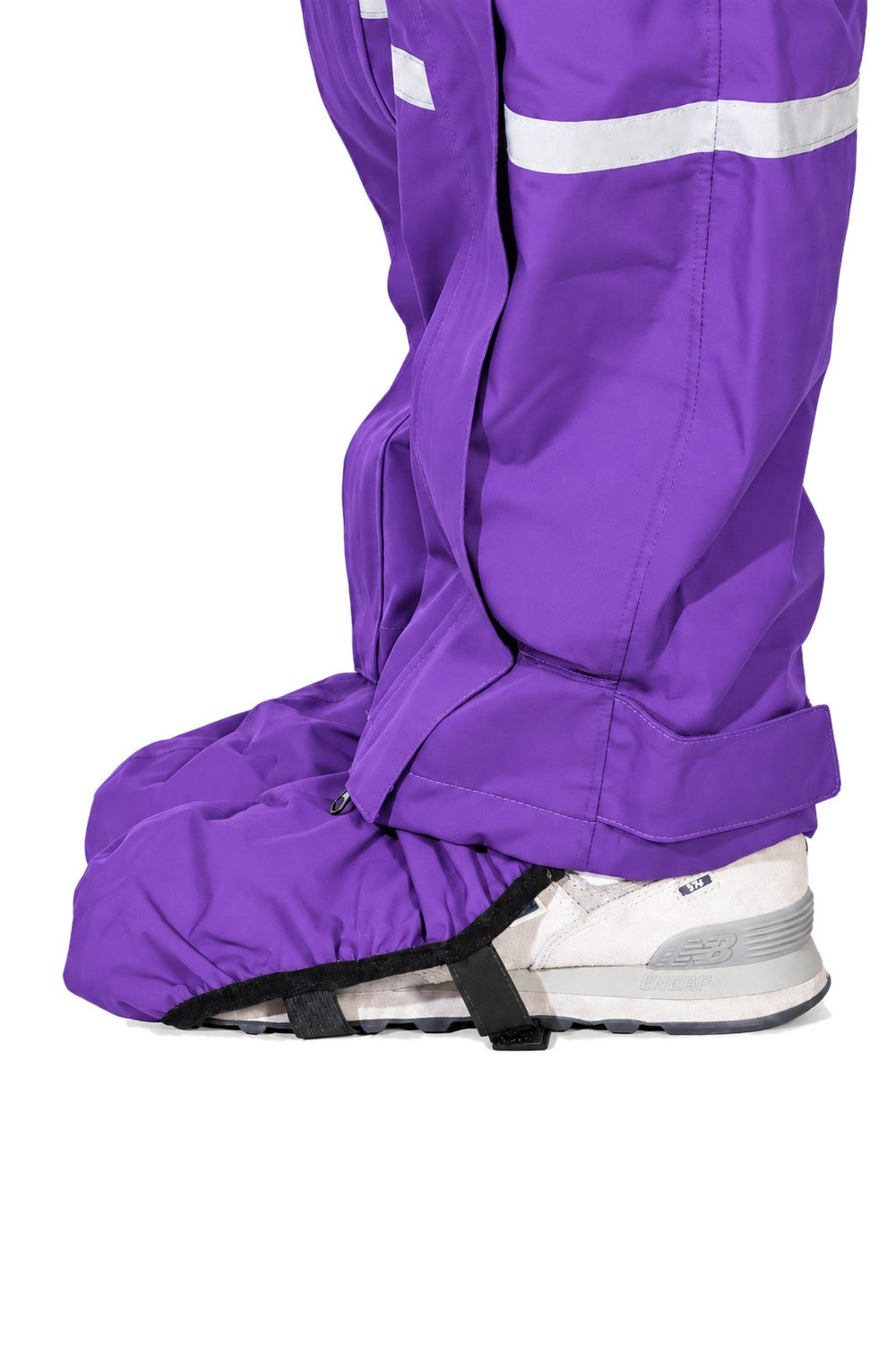 Pantalon de pluie Hello Rain Storm 20K Fancy Purple, vue de profil avec couvre-chaussure
