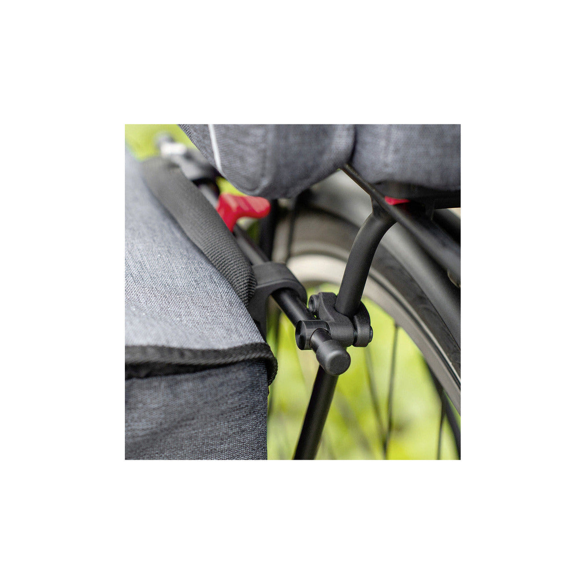 Le detail de la fixation du rail lateral KlickFix Xtra Rail