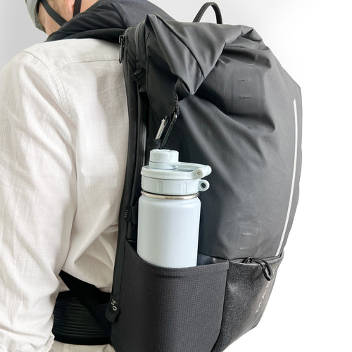 Sac à dos airbag MASE Airding Cargo AirRide porté, poche latérale avec gourde