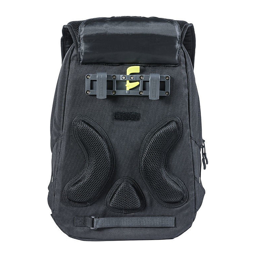 Sac à dos vélo Basil Flex 17 L coloris Noir – crochets Hook-On au dos