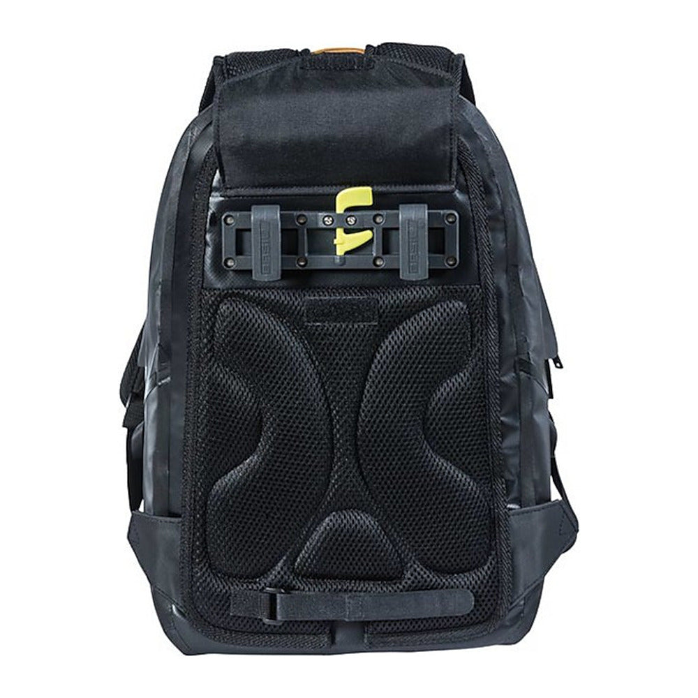 Sac à dos vélo Basil Urban Dry Hook-On 18 L coloris Noir mat – crochets Hook-On deployes