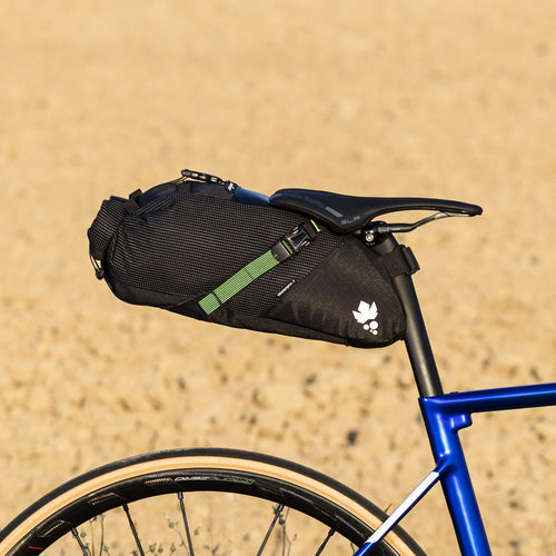 Sacoche de selle Miss Grape Cluster sur un vélo de route