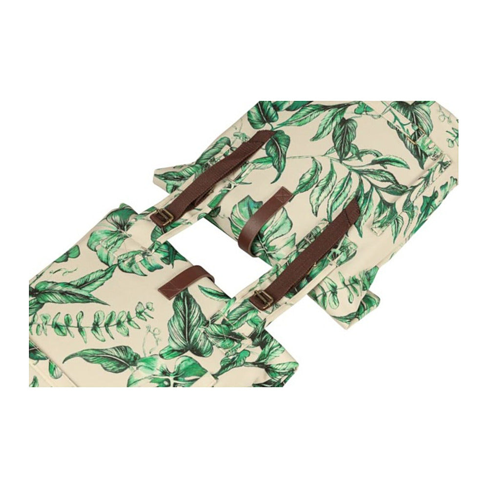 Sacoche double vélo Basil Ever-Green 32 L coloris Sable – sangles sur le porte-bagages