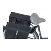Sacoche double vélo Basil Forte Universal Bridge 35 L coloris Noir – montee sur un velo de ville
