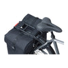Sacoche double vélo Basil Move Universal Bridge 30 L coloris Noir – detail du montage sur le porte-bagages