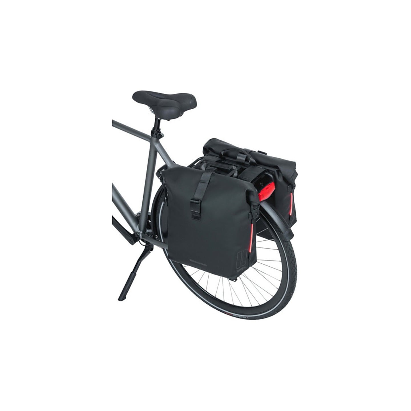 Sacoche double Basil SoHo Nordlicht montee sur un velo de ville