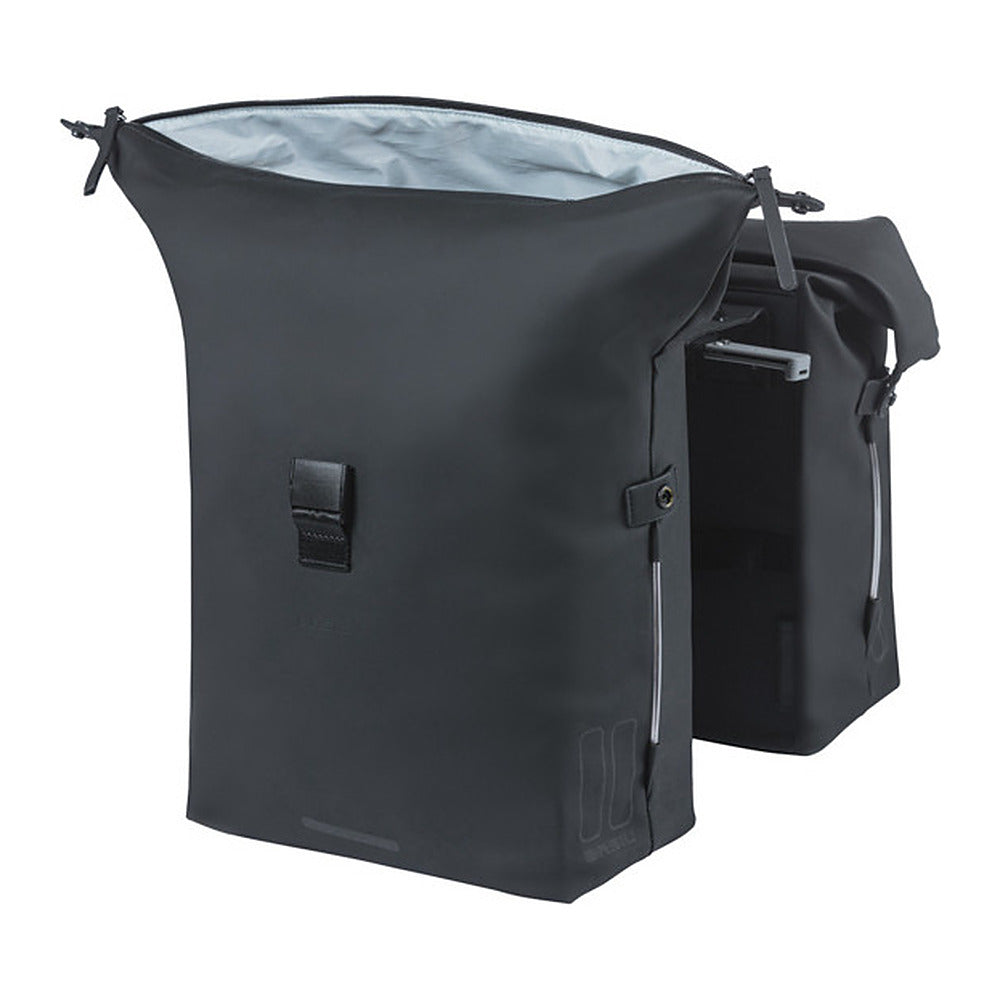 Sacoche double vélo Basil SoHo Nordlicht MIK 41 L coloris Noir nuit – fermeture roll-top ouverte