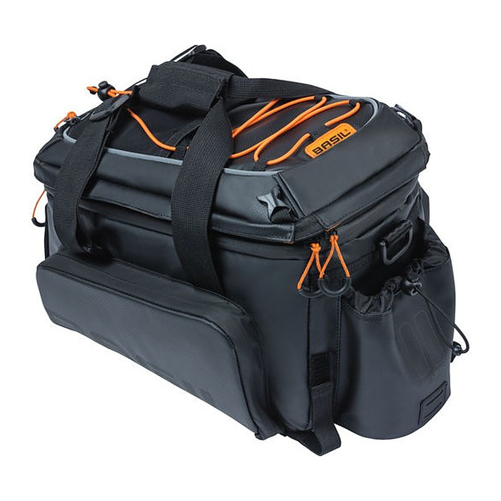 Sacoche porte-bagages vélo Basil Miles Tarpaulin XL Pro 36 L coloris Noir / Orange – vue trois quarts
