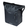 Sacoche vélo arrière Basil Rivo M MIK Hooks 15 L coloris Noir – vue trois quarts