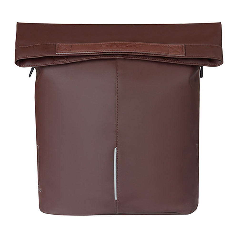 Sacoche vélo Basil City Shopper MIK Hooks 16 L coloris Roasted Brown – rabat aimante ouvert