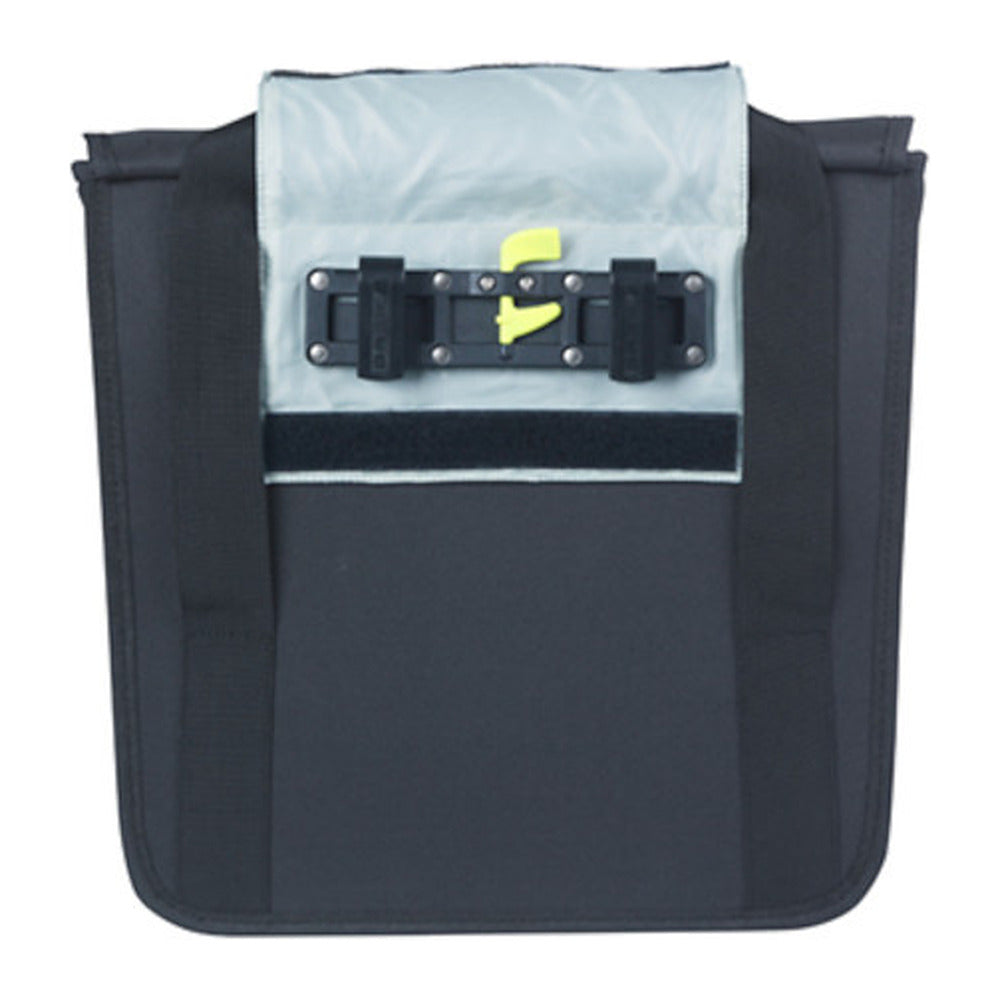 Sacoche vélo Basil Go 16 L coloris Noir – rabat ouvert et interieur