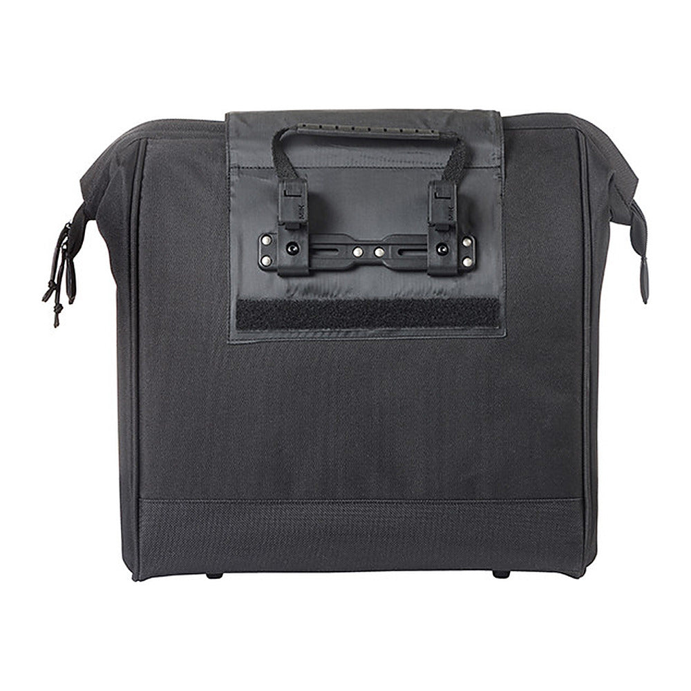 Sacoche vélo Basil Grand Shopper MIK Hooks 23 L coloris Noir – detail de la fixation MIK Hooks