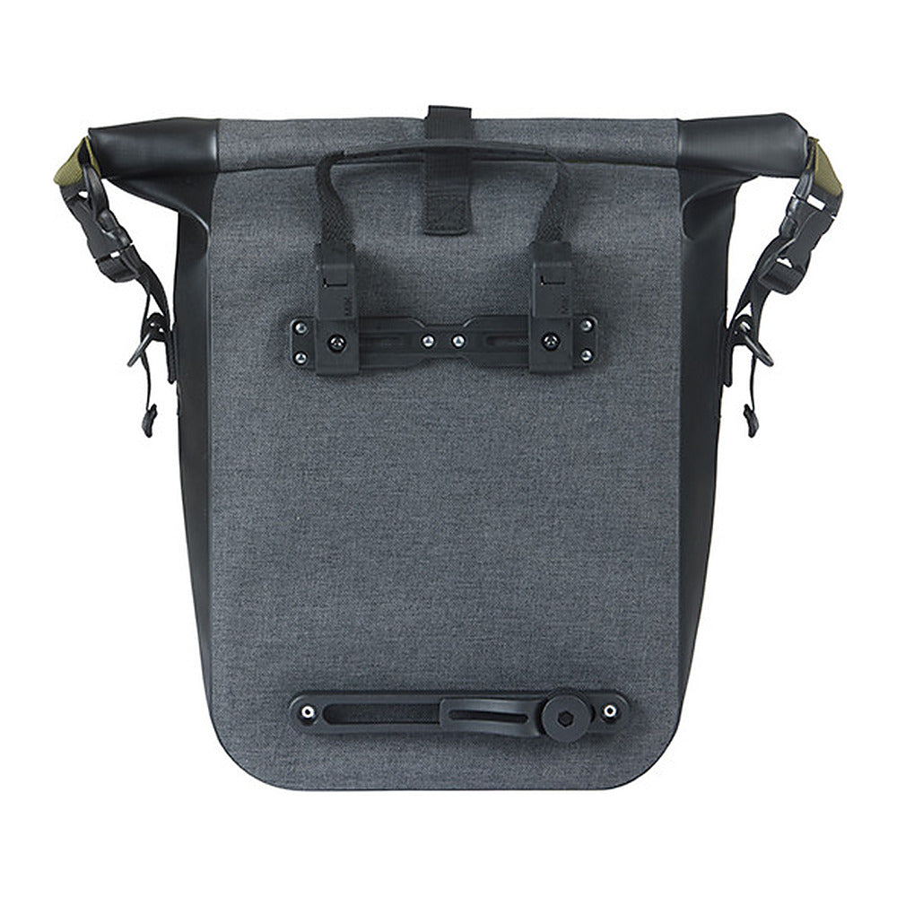 Sacoche vélo Basil Navigator Storm M MIK Hooks 15 L coloris Noir – vue de profil