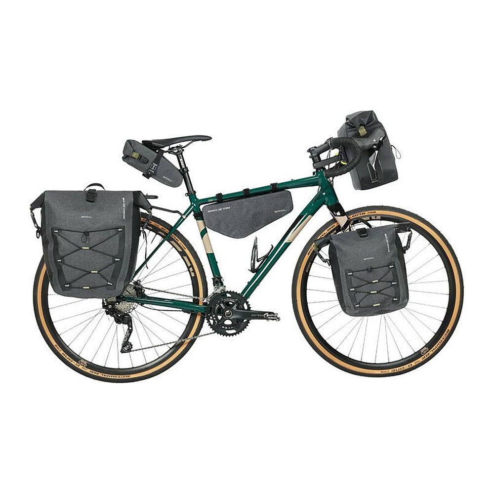 Sacoche vélo Basil Navigator Storm MIK Studs 15 L coloris Noir – montee sur un velo