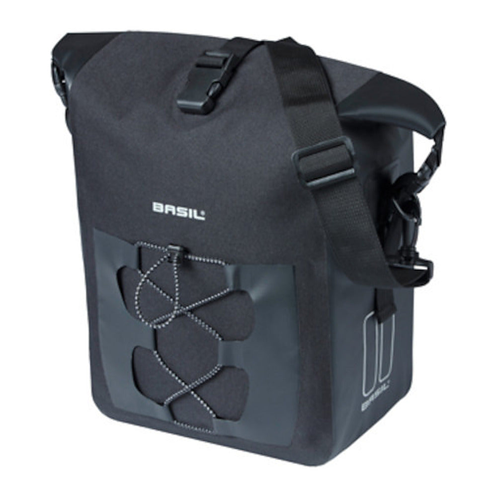 Sacoche vélo Basil Navigator Waterproof M MIK Studs 14 L coloris Noir – vue trois quarts