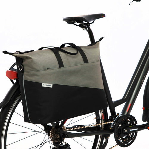 Sacoche vélo New Looxs Tendo noir et vert accrochée au porte-bagages