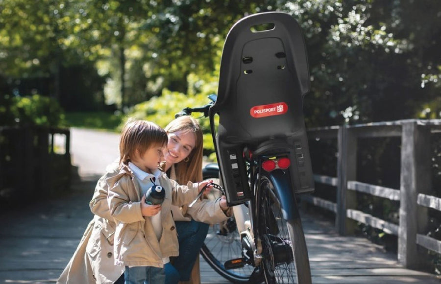 Polisport Boodie posé sur le porte-bagages d'un vélo