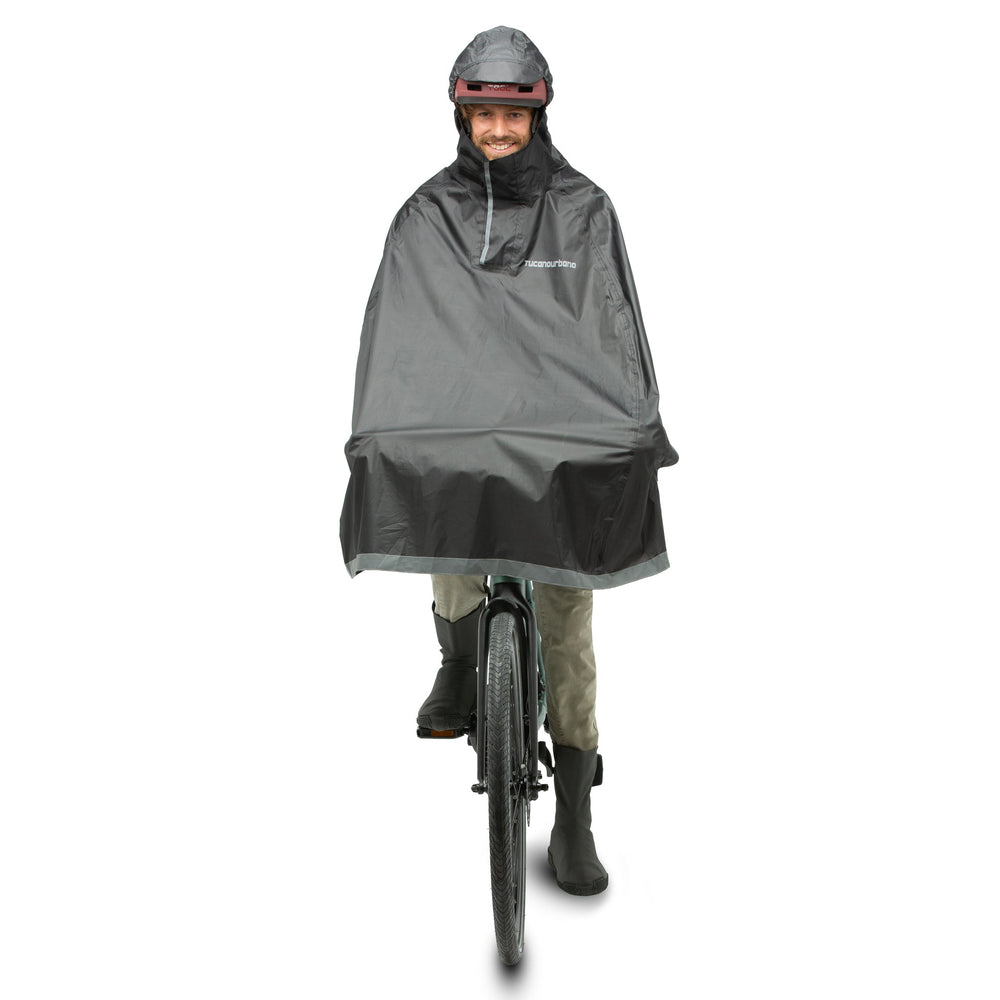 Cape de pluie vélo Tucano Urbano Garibaldina Zeta noire vue de face sur le vélo